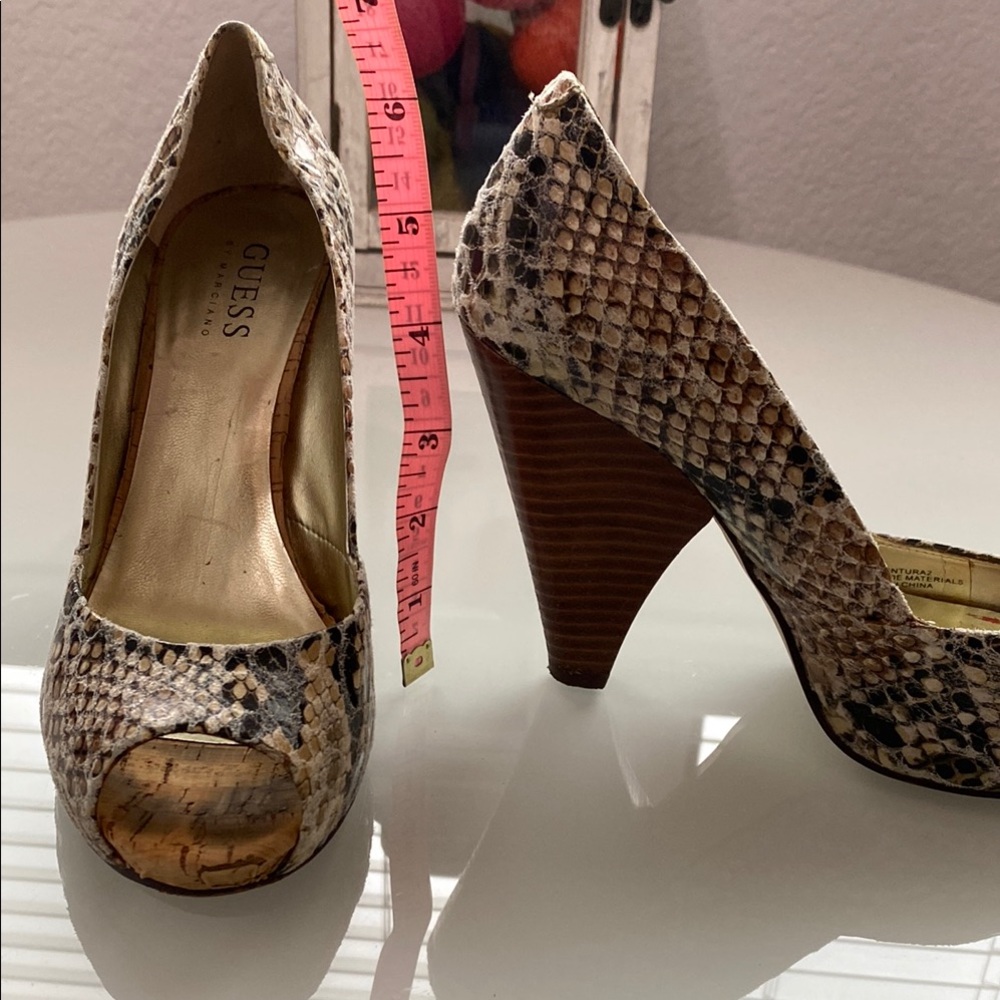 Guess Cream and Black Peep-toe Pumps - Picture 7 of 8